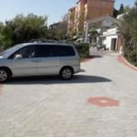 Apartment Tina ,pool,garten,grill,excellent Location Close To Rab *