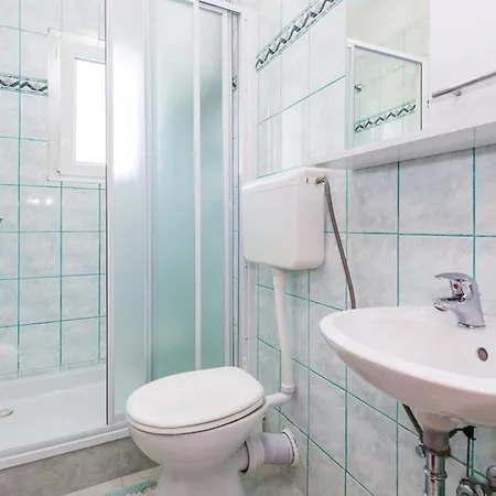 Tina ,pool,garten,grill,excellent Location Close To Rab Rab Town