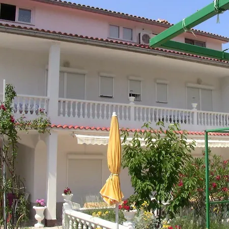 Tina ,pool,garten,grill,excellent Location Close To Rab Apartment *