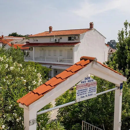 Tina ,pool,garten,grill,excellent Location Close To Rab Rab Town